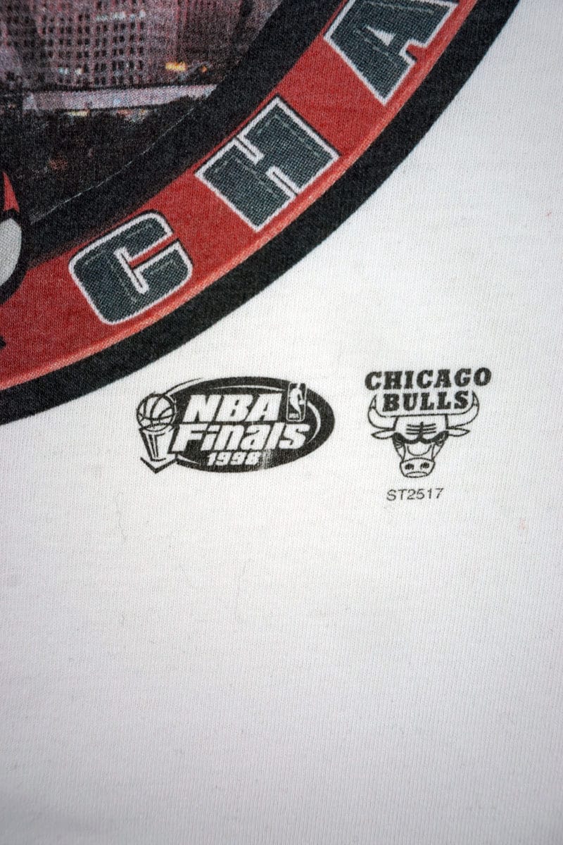 Chicago Bulls Repeat 3 Peat 1998 NBA Championship 90s Vintage Retro T Shirt